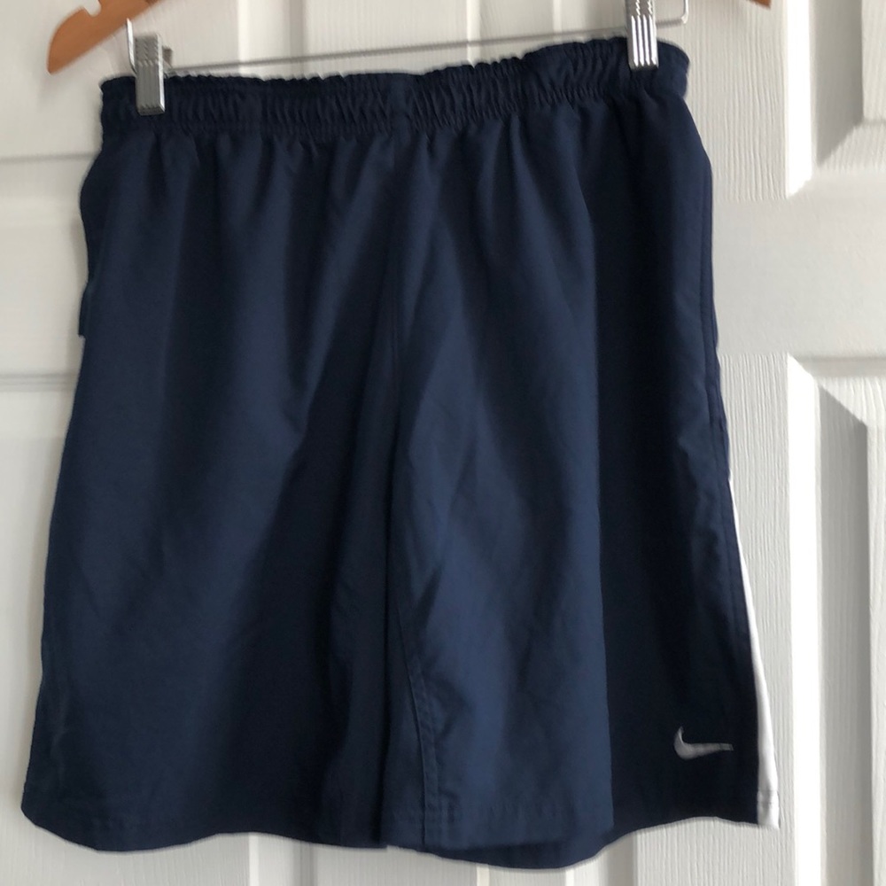 Nike shorts size L